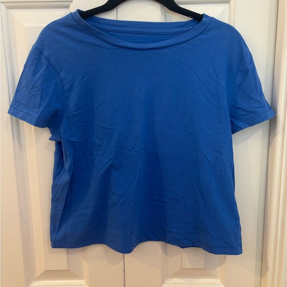 Universal Thread Vibrant Blue Women’s Tee - Picture 3 of 6